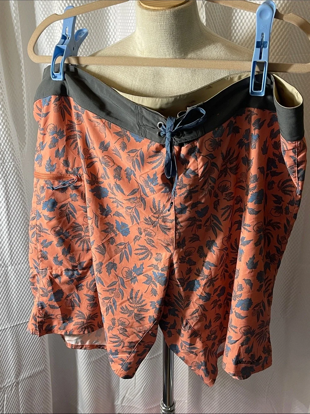 Patagonia Orange Floral Board Shorts with gray Waistband Mens size 40